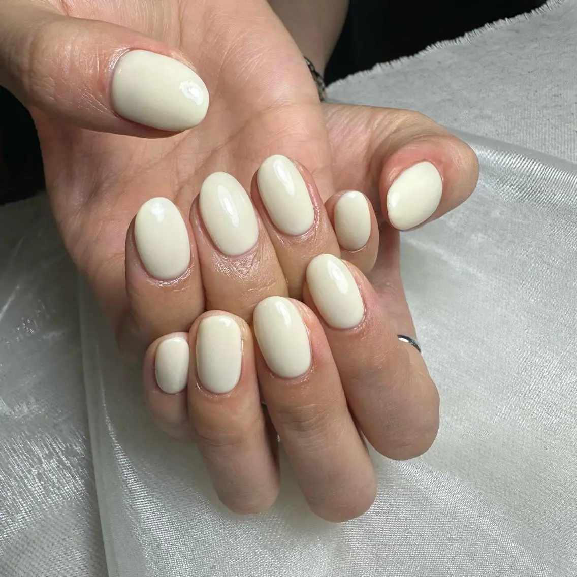 ネイル ハンドネイル 里見 麗のネイルデザイン