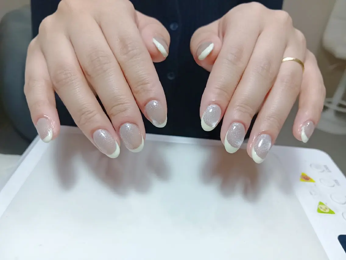 ネイル フレンチネイル マグネットネイル Hina ネイルサロンのネイルデザイン