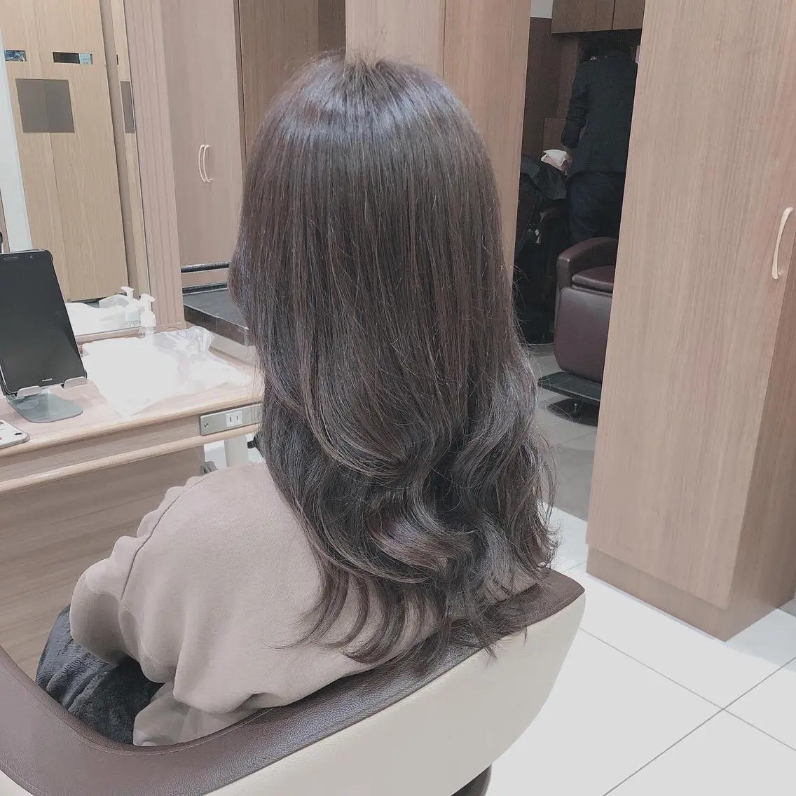 ロング カラー グレージュ シアーグレージュ カット ヘアカラー 小島 仁美のヘアスタイル