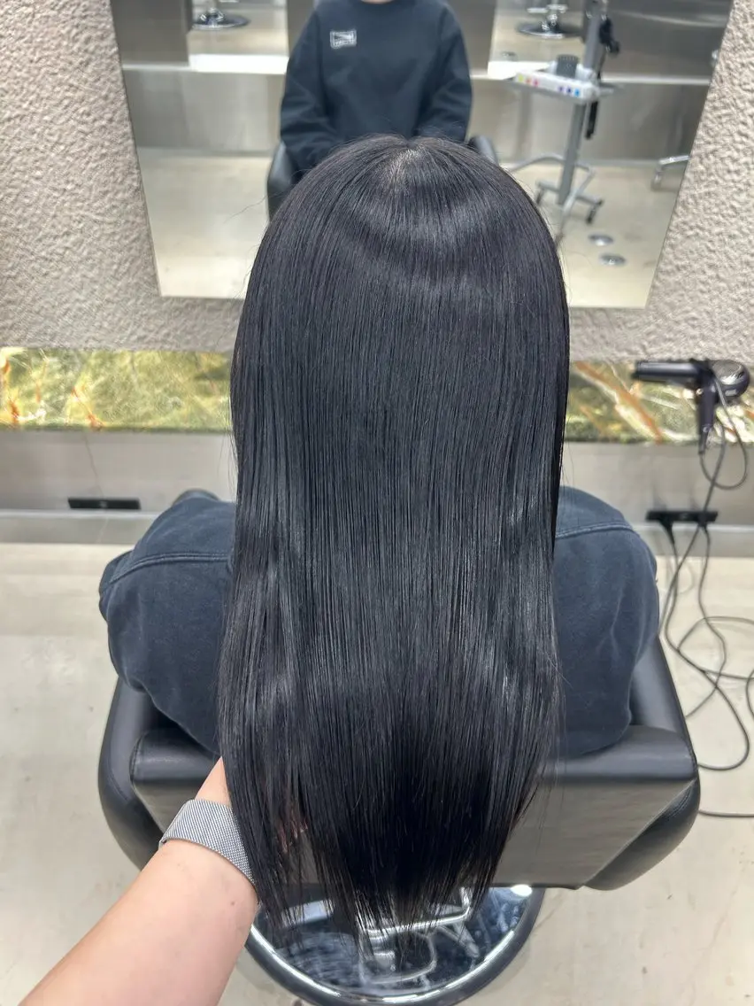 カラー 黒髪 グレーブラック PELE Nagomiのヘアスタイル