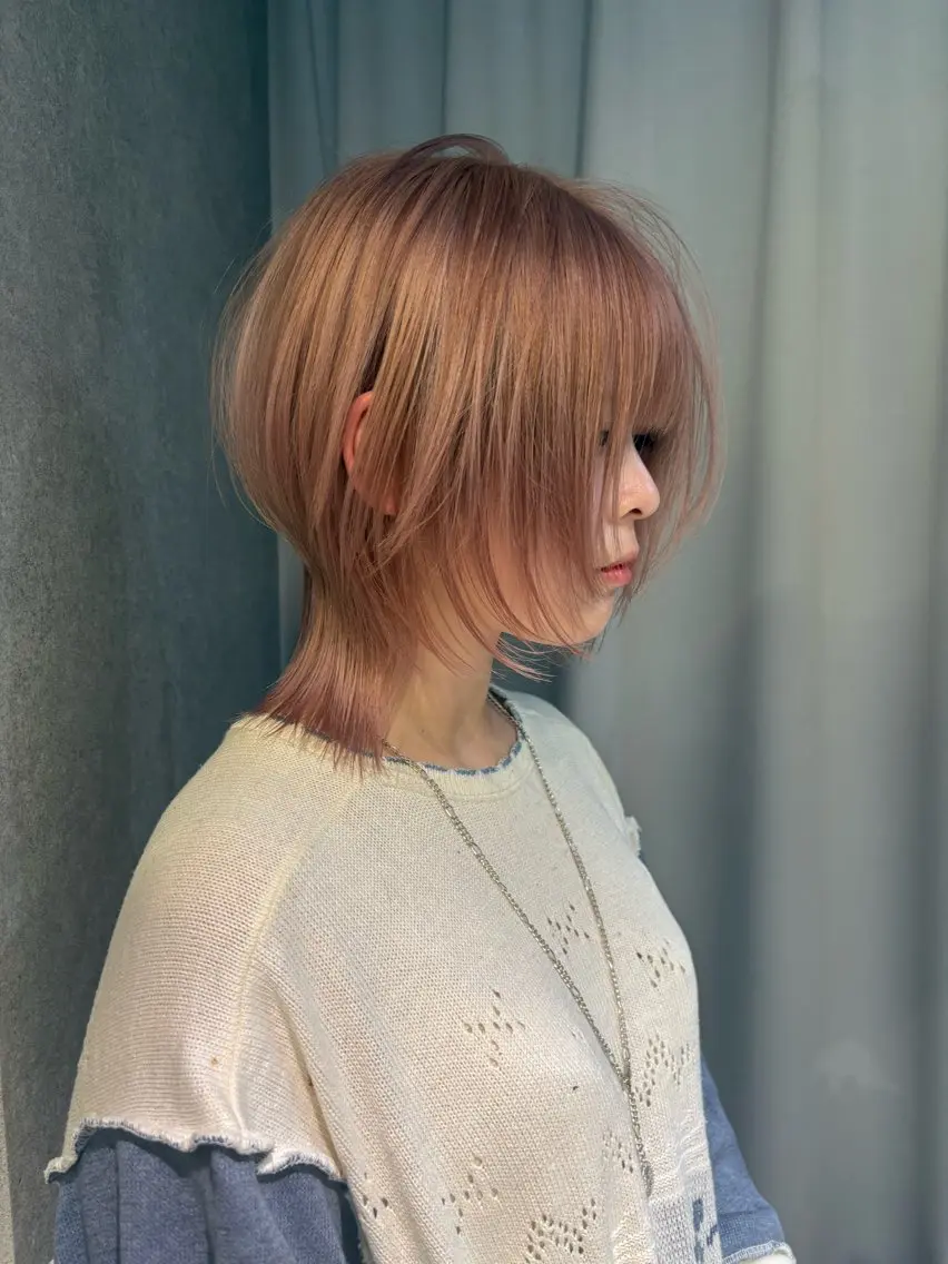 ミディアム ウルフカット カット ヘアカラー トリートメント jyui/原宿 ハイトーン/デザインのヘアスタイル