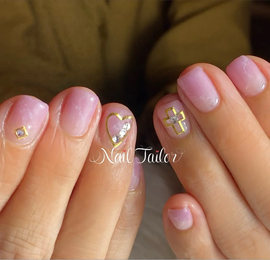 ネイル アートネイル 長さ出し ゴールド グラデーション スクエアネイル ハンドネイル NailTailor ネイルテイラーのネイルデザイン