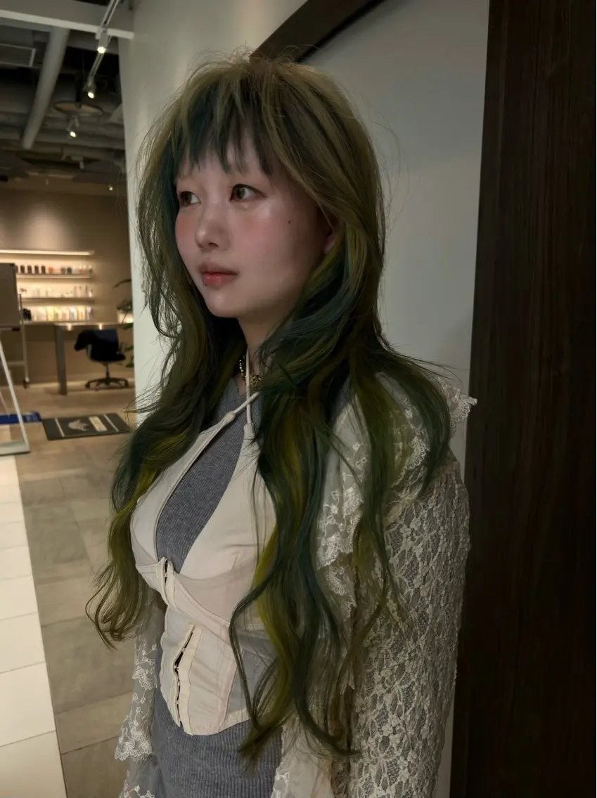 ロング カラー デザインカラー 顔まわりレイヤー 顔周りカット レイヤーカット 深澤 帆乃のヘアスタイル