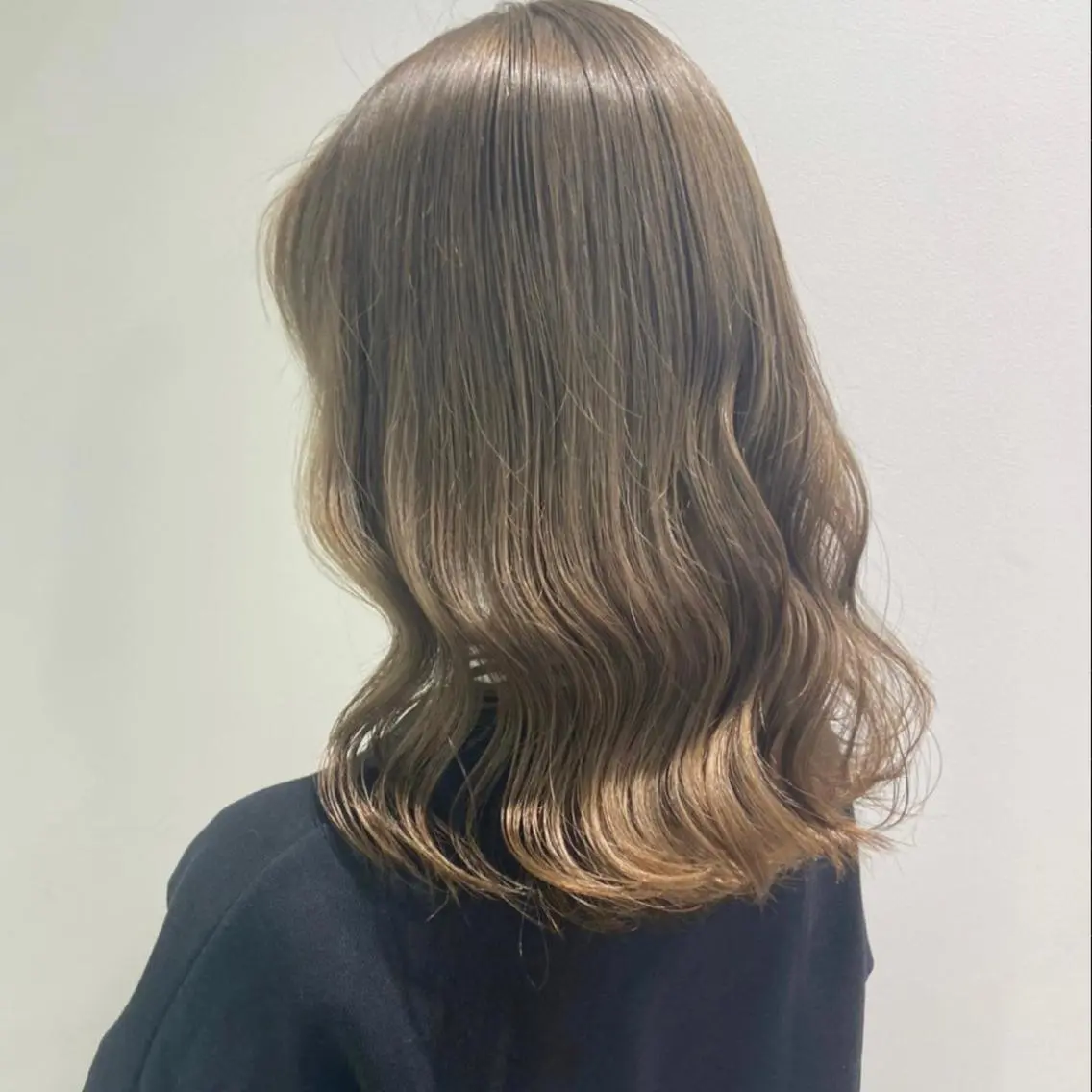 セミロング カラー ブリーチ ケアブリーチ グレージュ ミルクティーグレージュ ベージュカラー💖 やすひろのヘアスタイル
