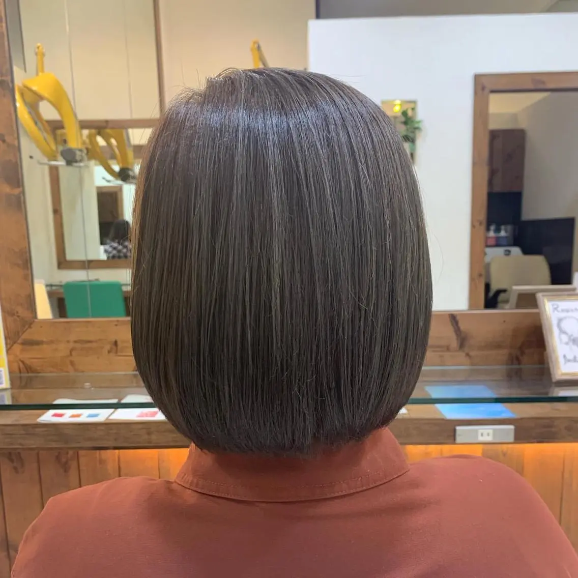 ミディアム カット ヘアカラー トリートメント レイヤーカット・ 縮毛矯正 星野のヘアスタイル
