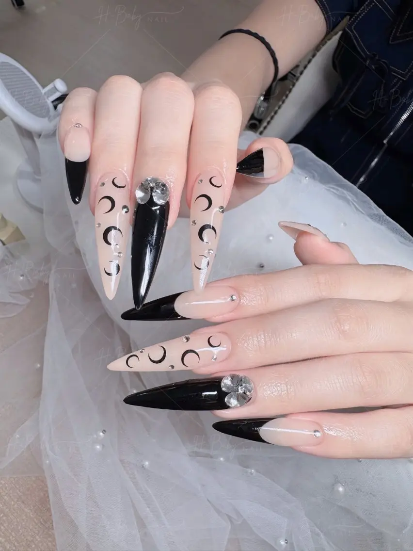 ネイル オーロラネイル フレンチネイル ジェルネイル ハロウィン キラキラネイル H.baby Nail Salonのネイルデザイン