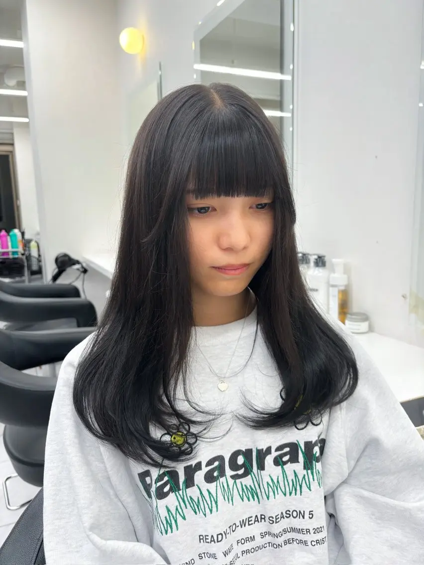 セミロング カラー 抜け感レイヤー︴ ニュアンスカラーのヘアスタイル