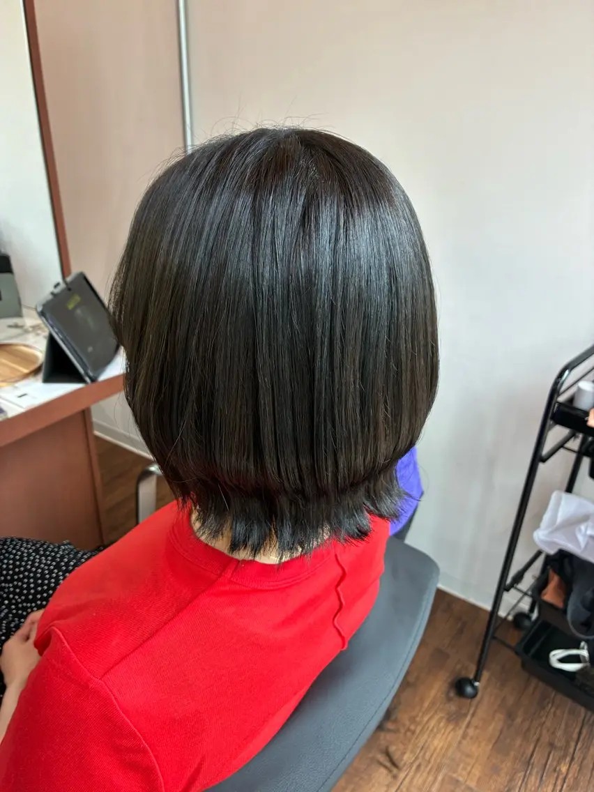 ショート 切りっぱなしボブ ボブ 外ハネヘア カット ヘアカラー kurumi / souのヘアスタイル