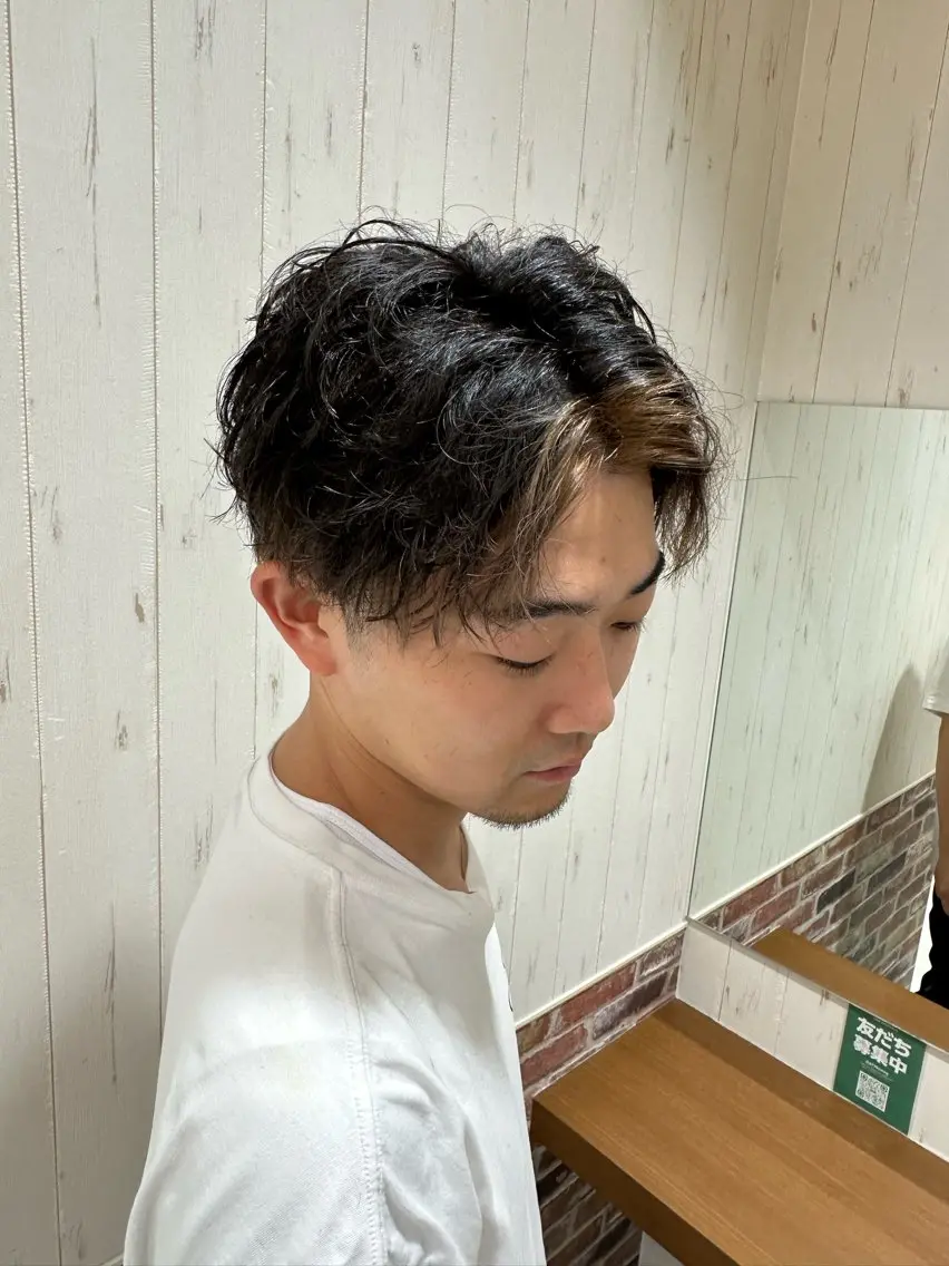 ショート カラー メンズ メンズブリーチ ダウンパーマ メンズハイライト メンズインナーカラー メンズ韓国風 中嶋 紘夢のヘアスタイル