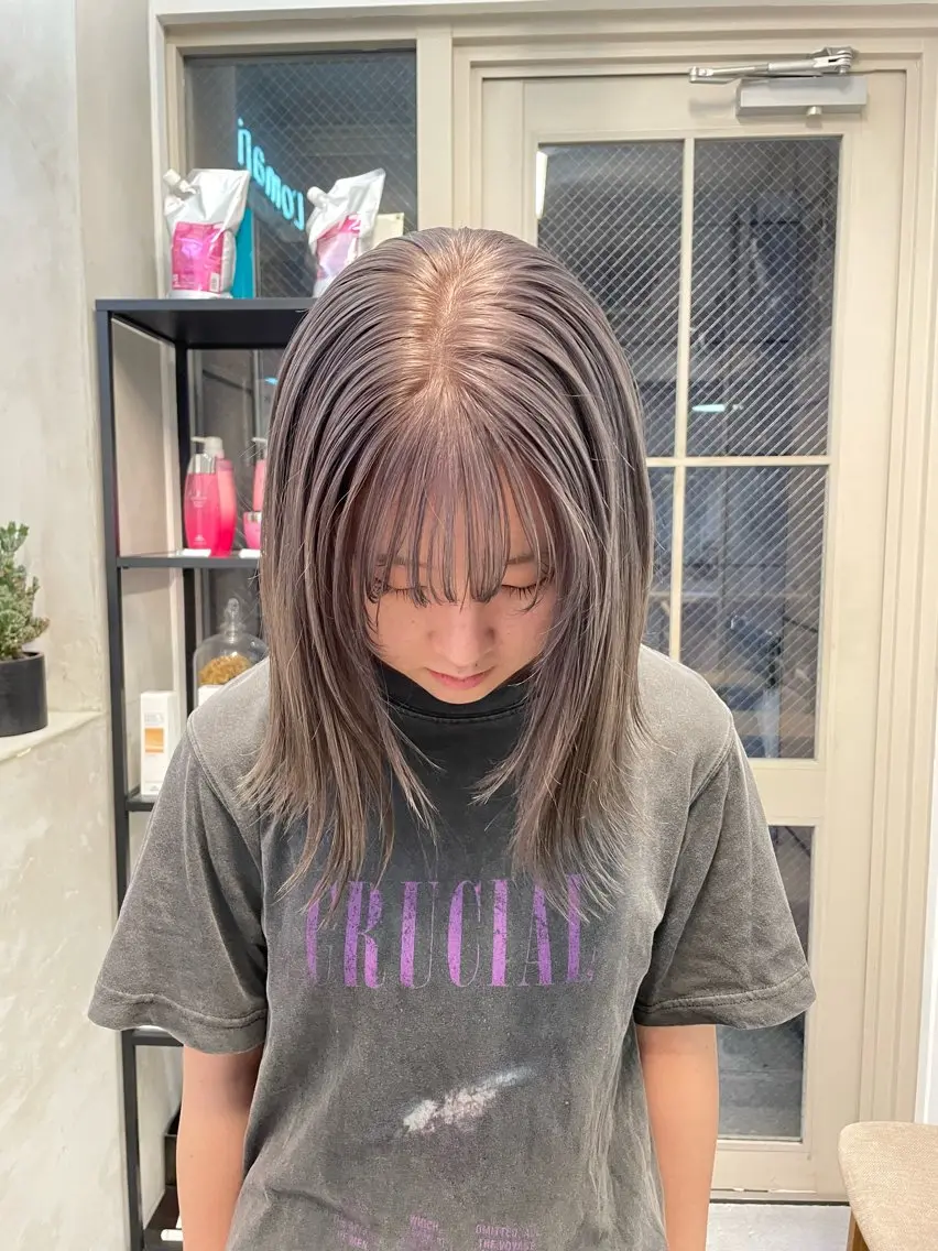 ミディアム カラー カット ヘアカラー トリートメント ミルクティー× グレージュMOMOのヘアスタイル