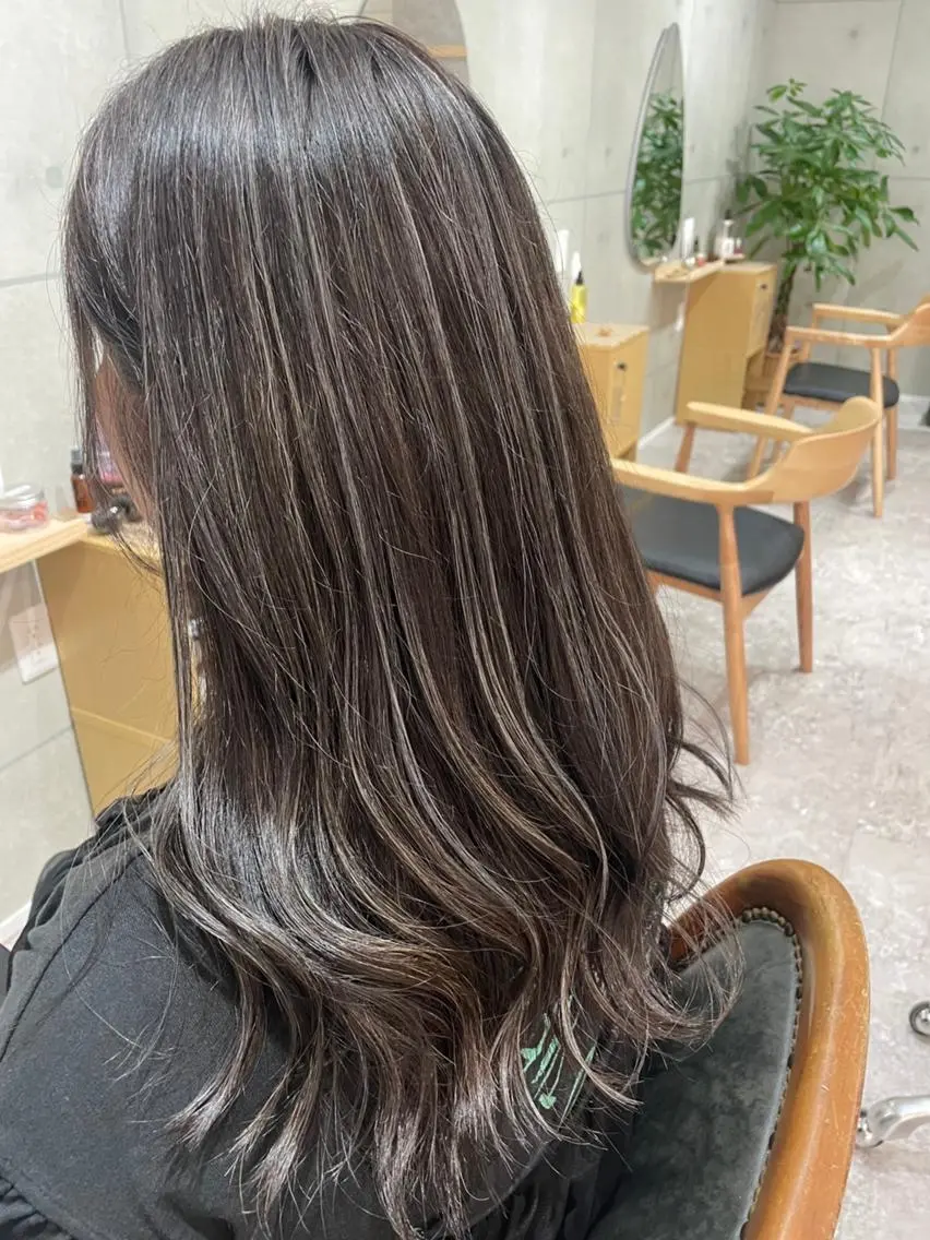 ポイントハイライト+カット+透明感アディクシーカラーの写真