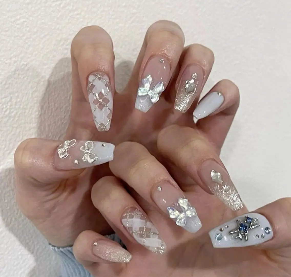 ネイル マグネットネイル ピンク ネイルチップ 冬ネイル Lee Nailsのネイルデザイン