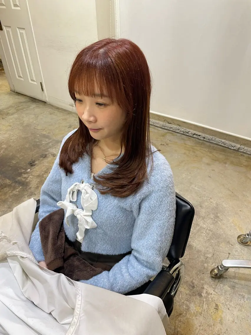 ミディアム カラー ベージュカラー ピンクカラー ピンクベージュ レイヤーカット MIOベージュカラー 柔らかいカラーのヘアスタイル