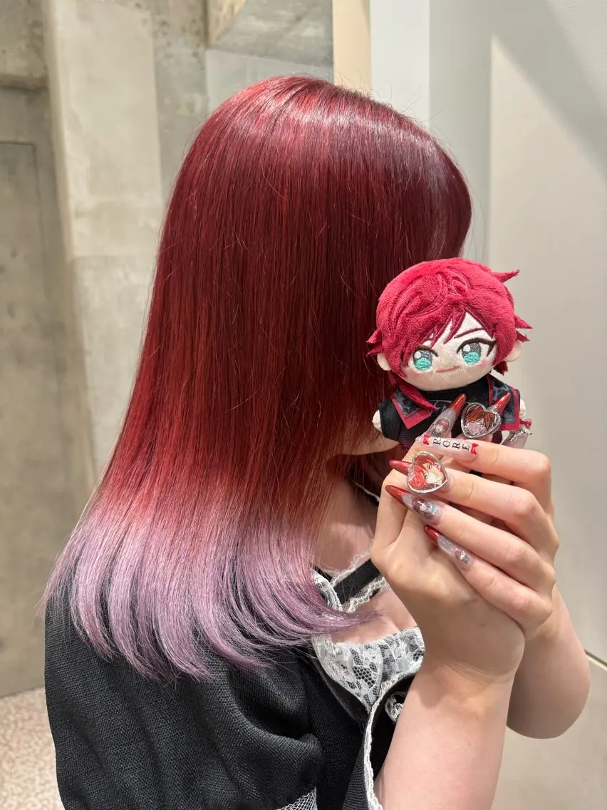 ミディアム カラー ブリーチ ボルドーカラー ケアブリーチ ダブルカラー レッドカラー ヘアカラー トリートメント インナーカラー 推し ブリーチ 髪質改善のヘアスタイル