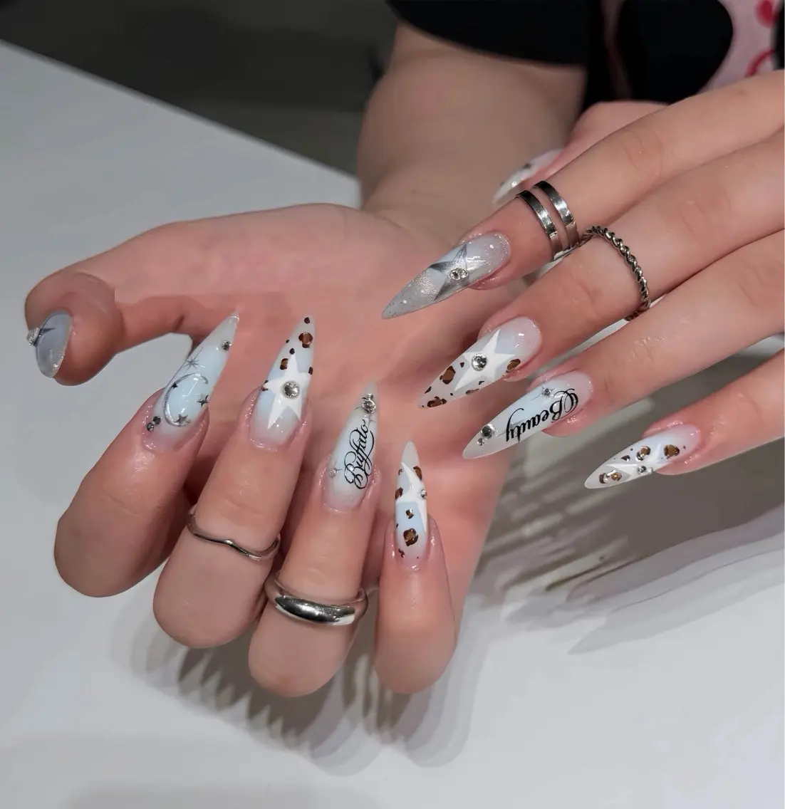 ネイル アートネイル ボルドー フレンチネイル ジェルネイル 氷ネイル・うるうるネイル ハンドネイル Julie NailSalonのネイルデザイン