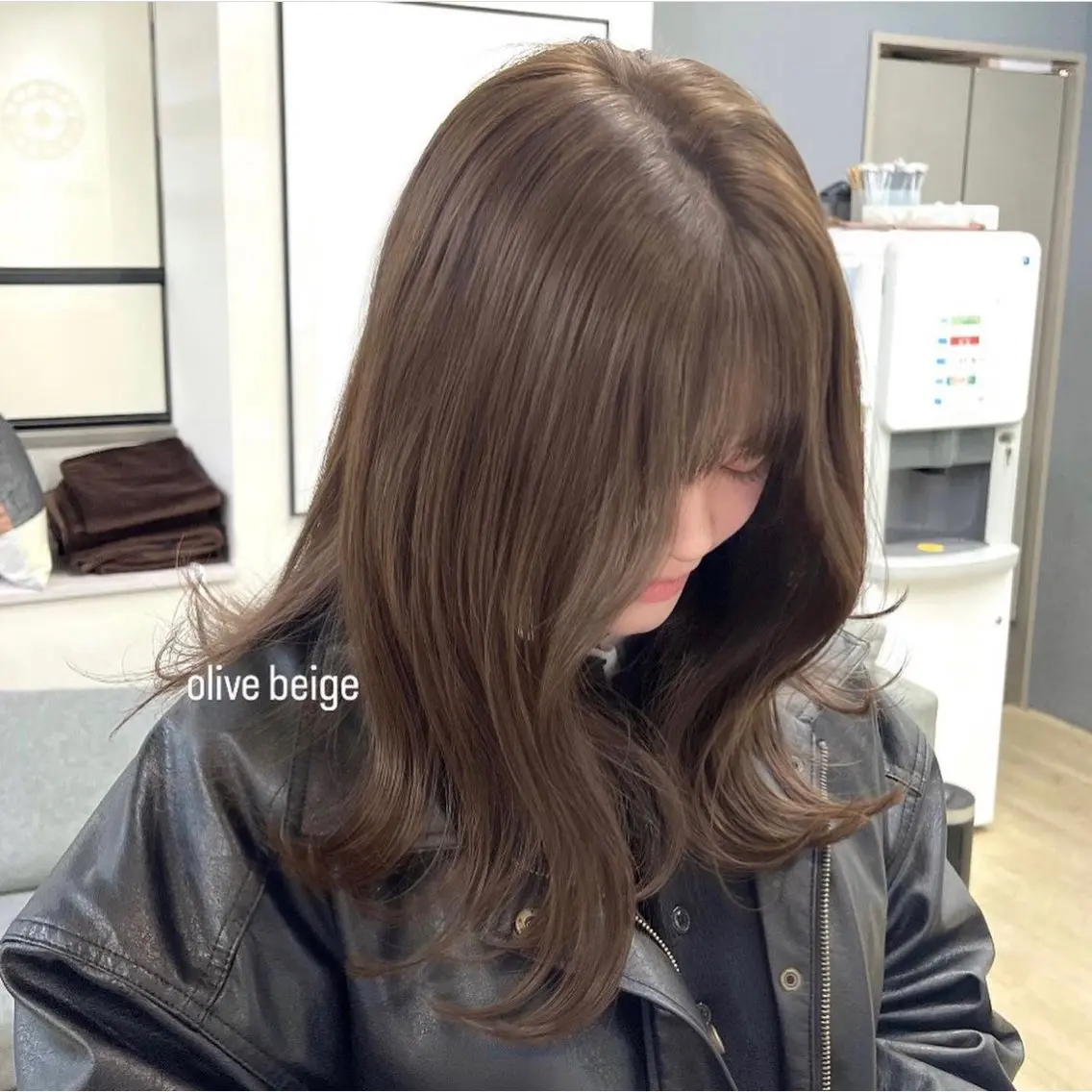 セミロング カラー パーマ ヘアアレンジ 前川 朋香のヘアスタイル