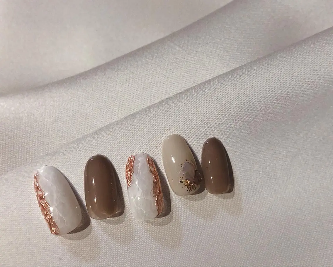 ネイル ミラーネイル ホワイト ハンドネイル saki_ nail heronのネイルデザイン