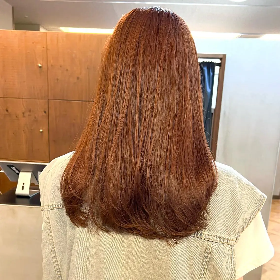 セミロング カラー パーマ ヘアアレンジ メンズ キッズ ネイル マツエク・マツパ アイブロウ カット ヘアカラー トリートメント 前川 朋香のヘアスタイル