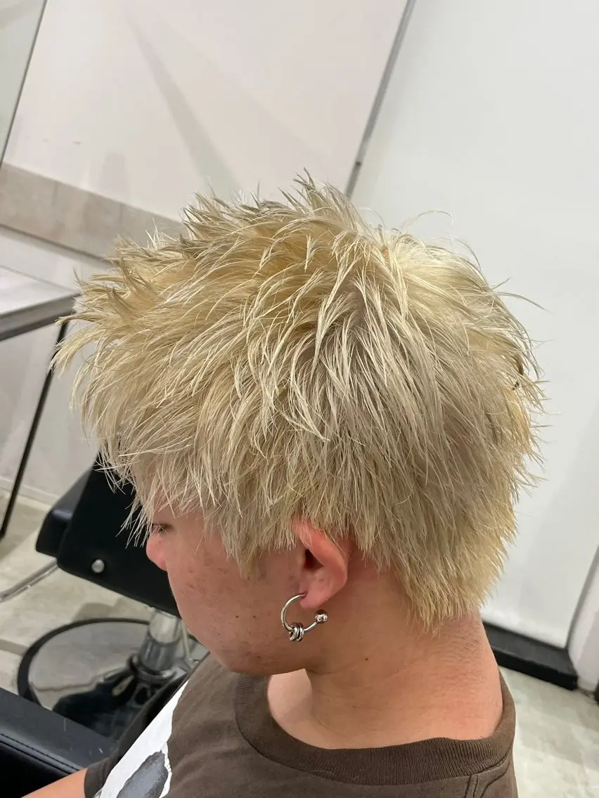 ショート カラー メンズ メンズブリーチ メンズハイトーン スパイキーショート ベージュカラー ブリーチ カット ヘアカラー メンズ特化🔥 金子直斗のヘアスタイル