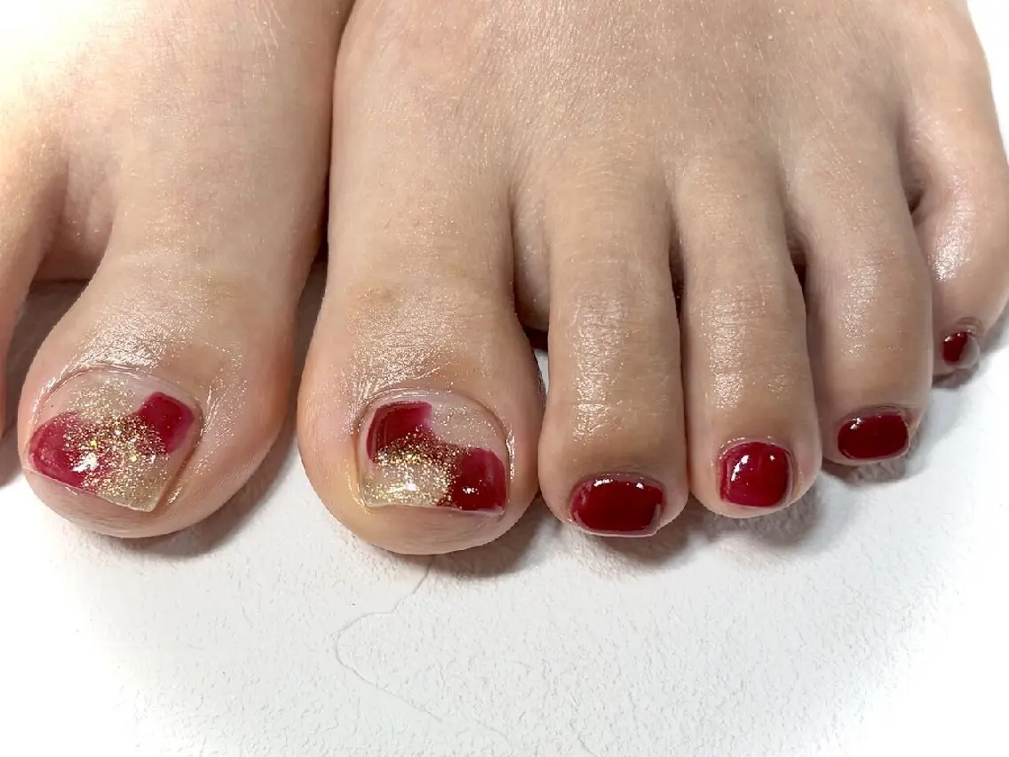 ネイル ボルドー クリアネイル ゴールド ニュアンスネイル フットネイル JULIE NAILのネイルデザイン
