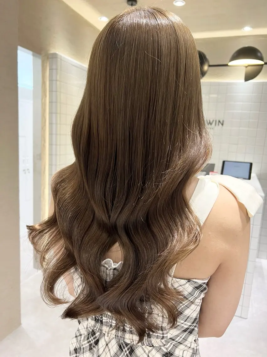 ロング カラー ヘアアレンジ ベージュカラー 透明感カラー シアーベージュ 髪質改善 トリートメント ヘアカラー トリートメント 新宿color🐝 AYAKA🌈💖のヘアスタイル