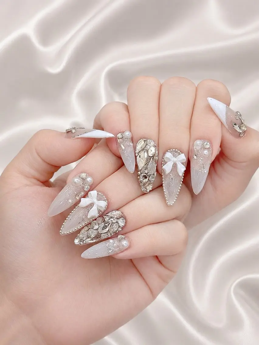 ネイル フレンチネイル ジェルネイル 韓国ネイル マグネットネイル 持ち込み ハンドネイル Royal Nail-RINAのネイルデザイン