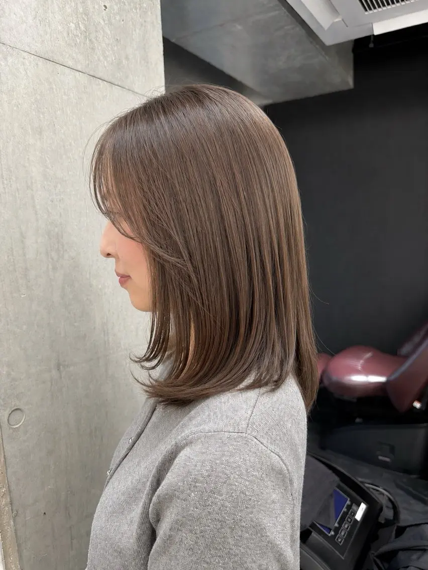 ミディアム カラー ベージュカラー ブラウンカラー ブラウンベージュ レイヤーカット カット ヘアカラー トリートメント 透明感ベージュ系特化 YUTO 店長のヘアスタイル