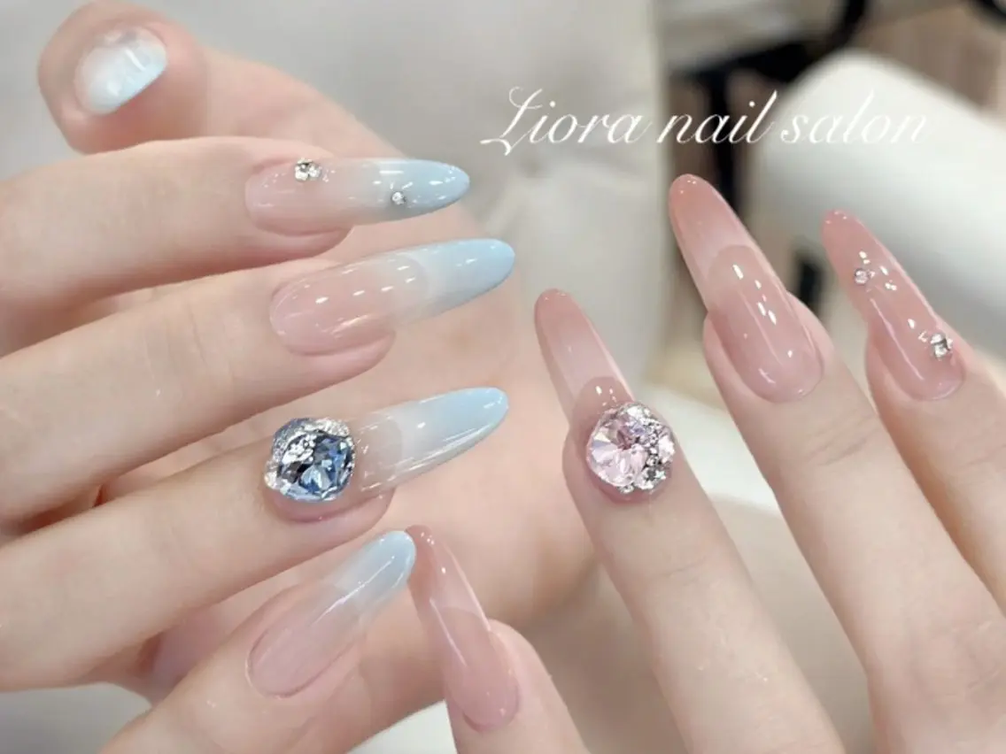 ネイル フレンチネイル ジェルネイル ガーリー グラデーション キラキラネイル ハンドネイル Liora nailのネイルデザイン