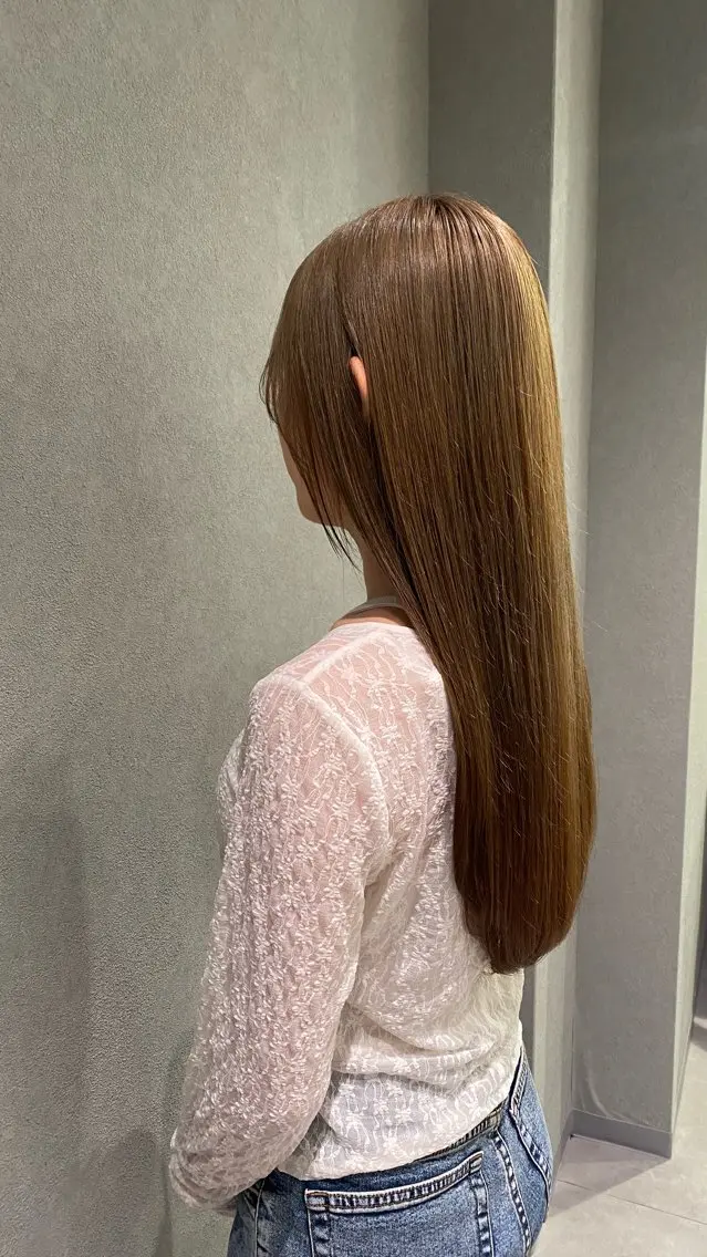 ロング カラー ベージュカラー ブリーチ Chouette .ayakaのヘアスタイル