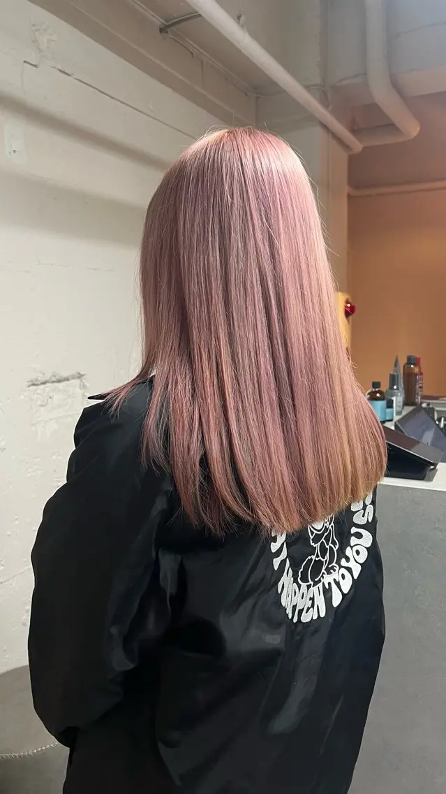 ロング カラー ベージュカラー ピンクカラー ピンクベージュ カット ヘアカラー 🎀tokute ナオ🧸のヘアスタイル