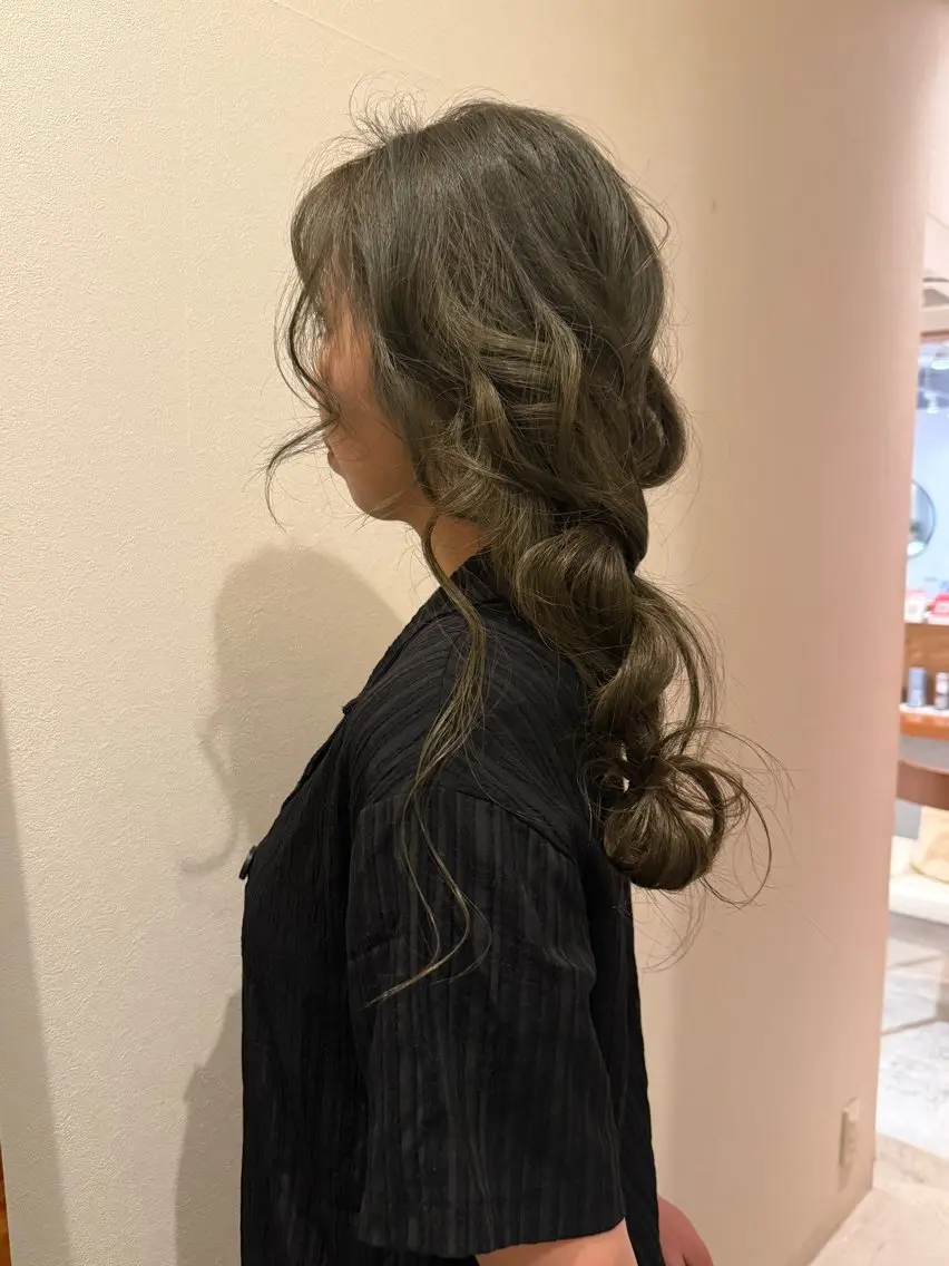ロング カラー 透明感カラー オリーブカラー ヘアカラー Fleur 西 優希のヘアスタイル