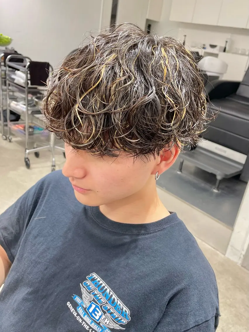 パーマ メンズ 深谷 侑亮のヘアスタイル