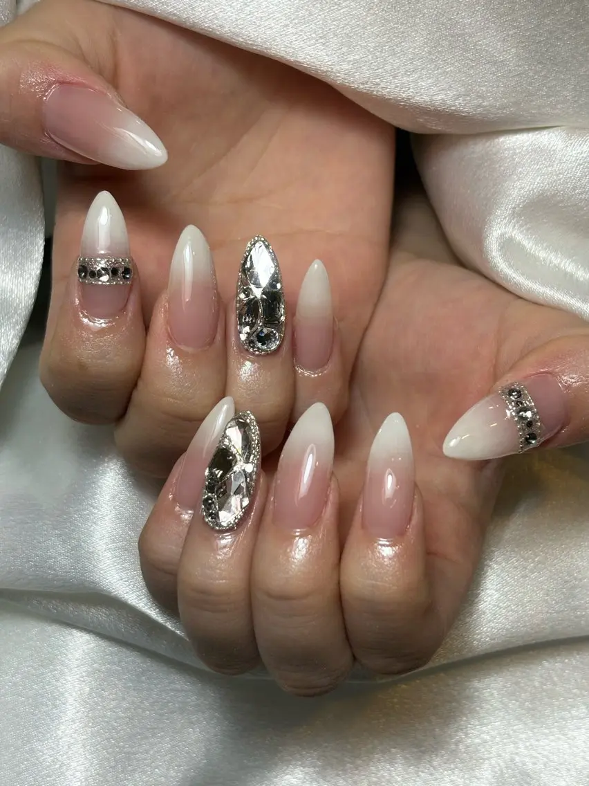 ネイル ハンドネイル フットネイル ✴︎ Delightのネイルデザイン