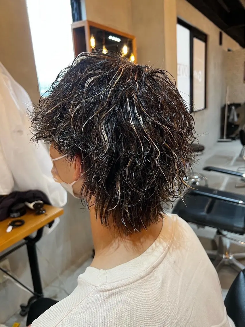 カラー メンズ メンズハイライト ハイライトカラー カット パーマ ツイスパ/ シャドーパーマのヘアスタイル