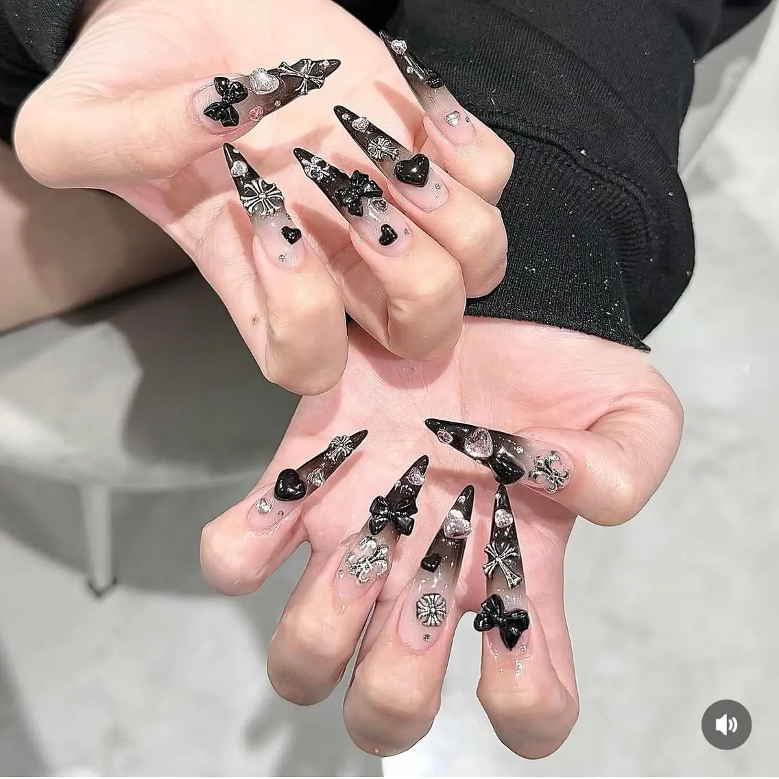 ネイル チークネイル ドット フットネイル フレンチネイル グラデーション ハンドネイル ハンドケア Nihonthy Nail 新宿のネイルデザイン