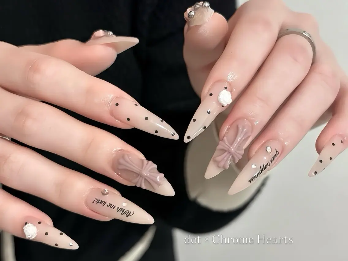 ネイル オーロラネイル チークネイル 桜ネイル クリアネイル ドット ハンドネイル Rin Nail 新大久保店のネイルデザイン