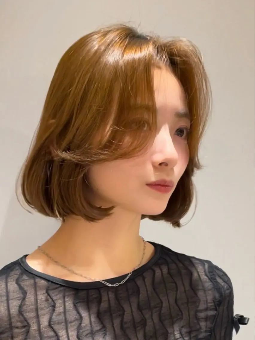 ショート ブリーチなしWカラー /レイヤーカット大阪のヘアスタイル