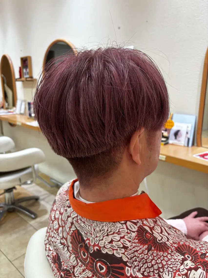 カラー メンズ 刈り上げ ピンクカラー カット ヘアカラー 工藤 榛透のヘアスタイル