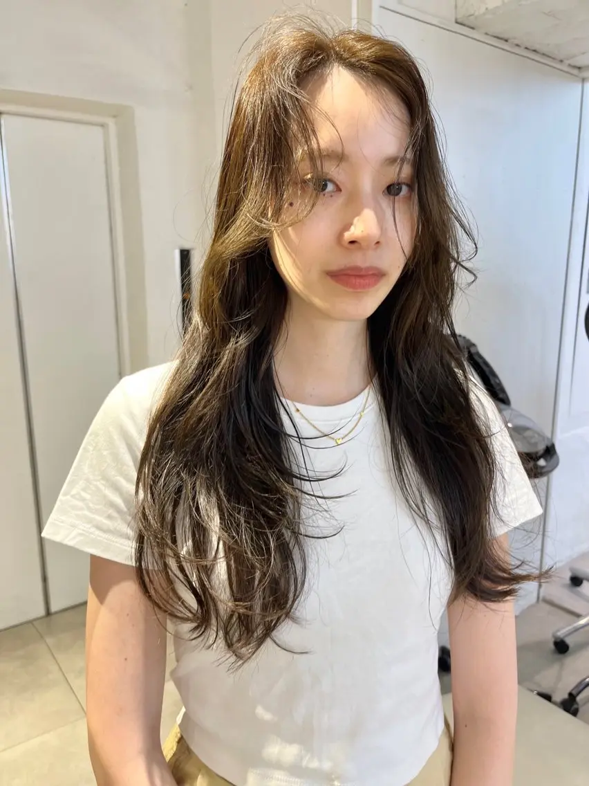 ロング カラー オリーブカラー 顔周りカット レイヤーカット 顔周りカット/透明感 カラー✂️MEIのヘアスタイル