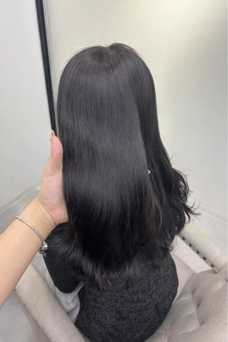 カラー グレージュ カット ミディアムレイヤー/ 艶カラーNorikaのヘアスタイル