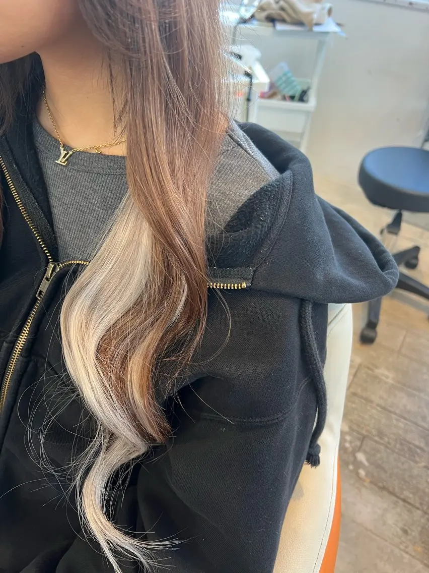 セミロング カラー エクステ 辻村 遥楓のヘアスタイル