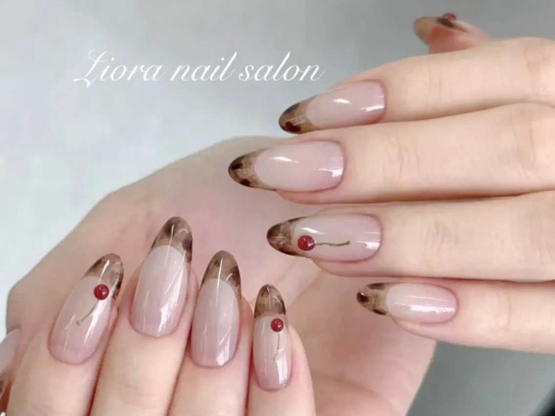 ネイル フレンチネイル ジェルネイル ガーリー グラデーション キラキラネイル ハンドネイル Liora nailのネイルデザイン