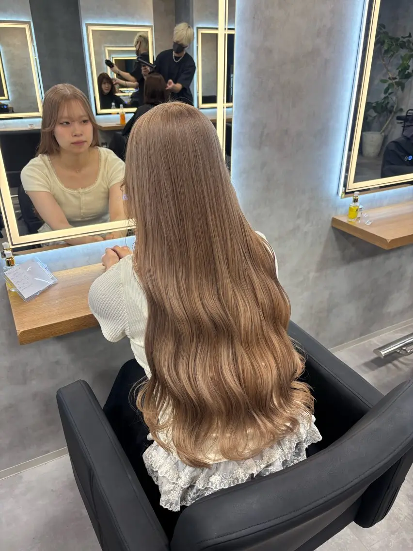 ロング カラー パーマ ヘアアレンジ カット ヘアカラー トリートメント ヘッドスパ 透明感ブリーチカラー 🌈TOMOHIROのヘアスタイル