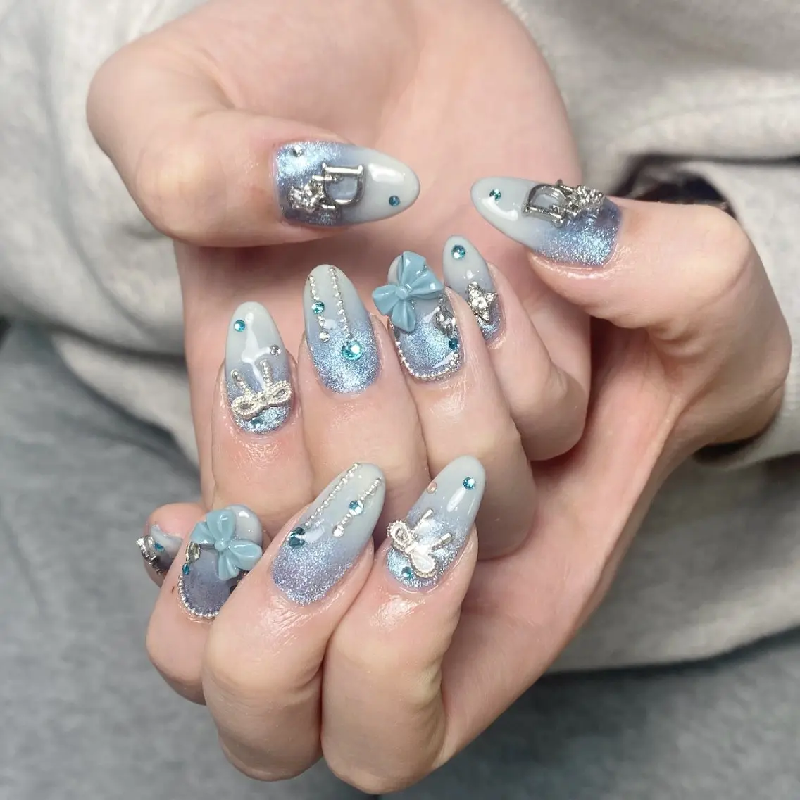 ネイル チークネイル フレンチネイル ジェルネイル ガーリー キラキラネイル ハンドネイル UM Nail Salonのネイルデザイン