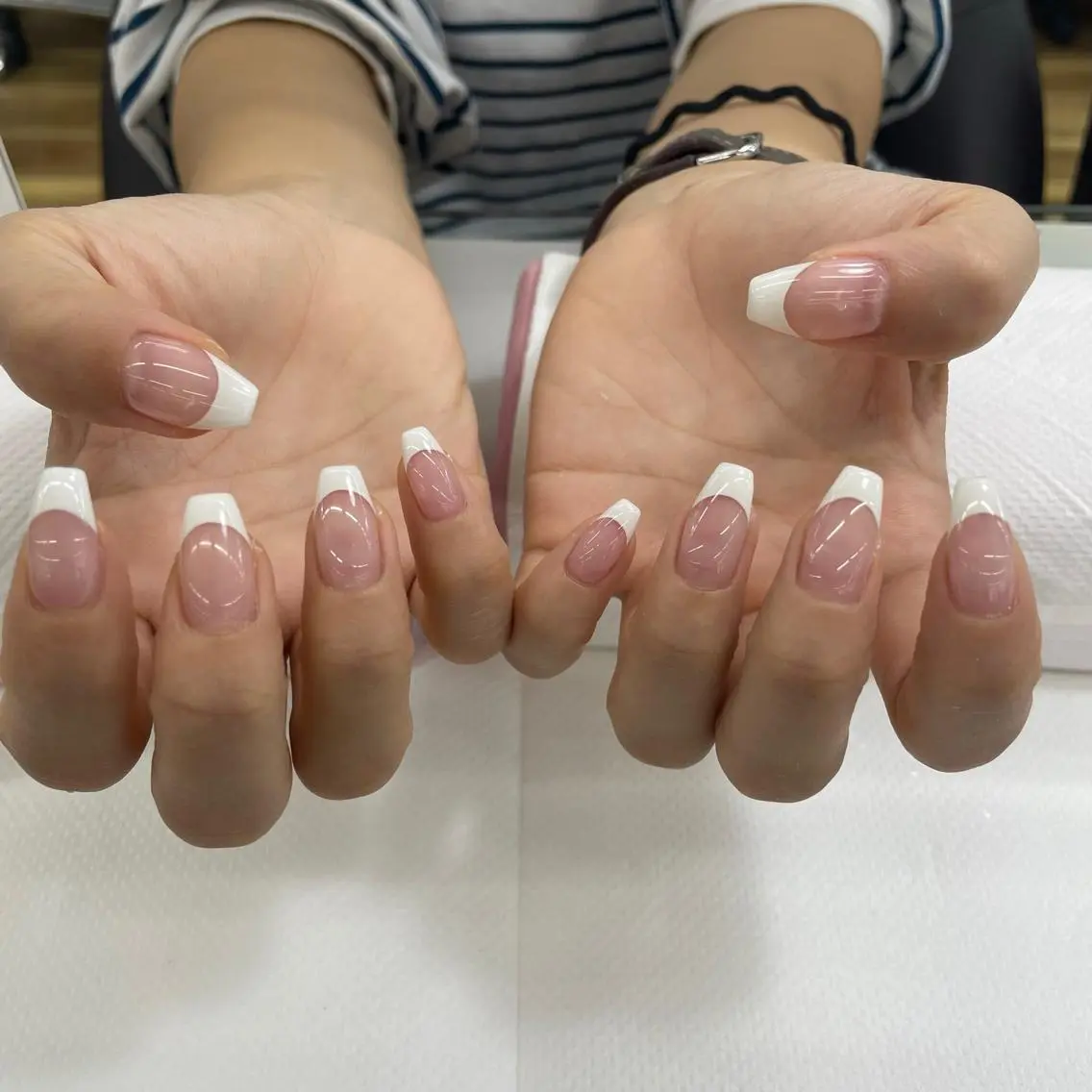 オフあり🌟白フレンチネイル💅ベースカラーはクリア、白フレンチのみ、変形フレンチ不可、ストーン・ラメライン不可の写真