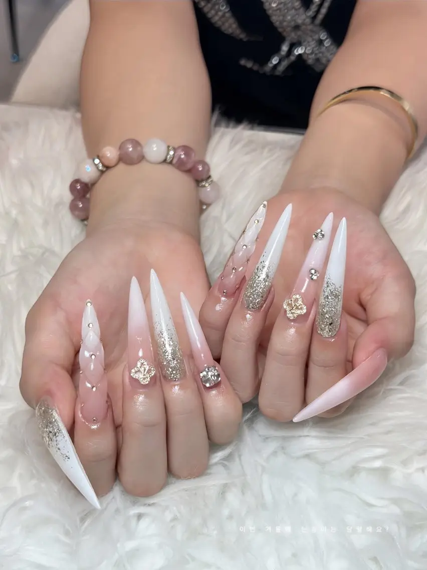 ネイル チークネイル ドット フレンチネイル グラデーション ハート ハンドネイル ハンドケア Eli Muse 新宿ネイルのネイルデザイン