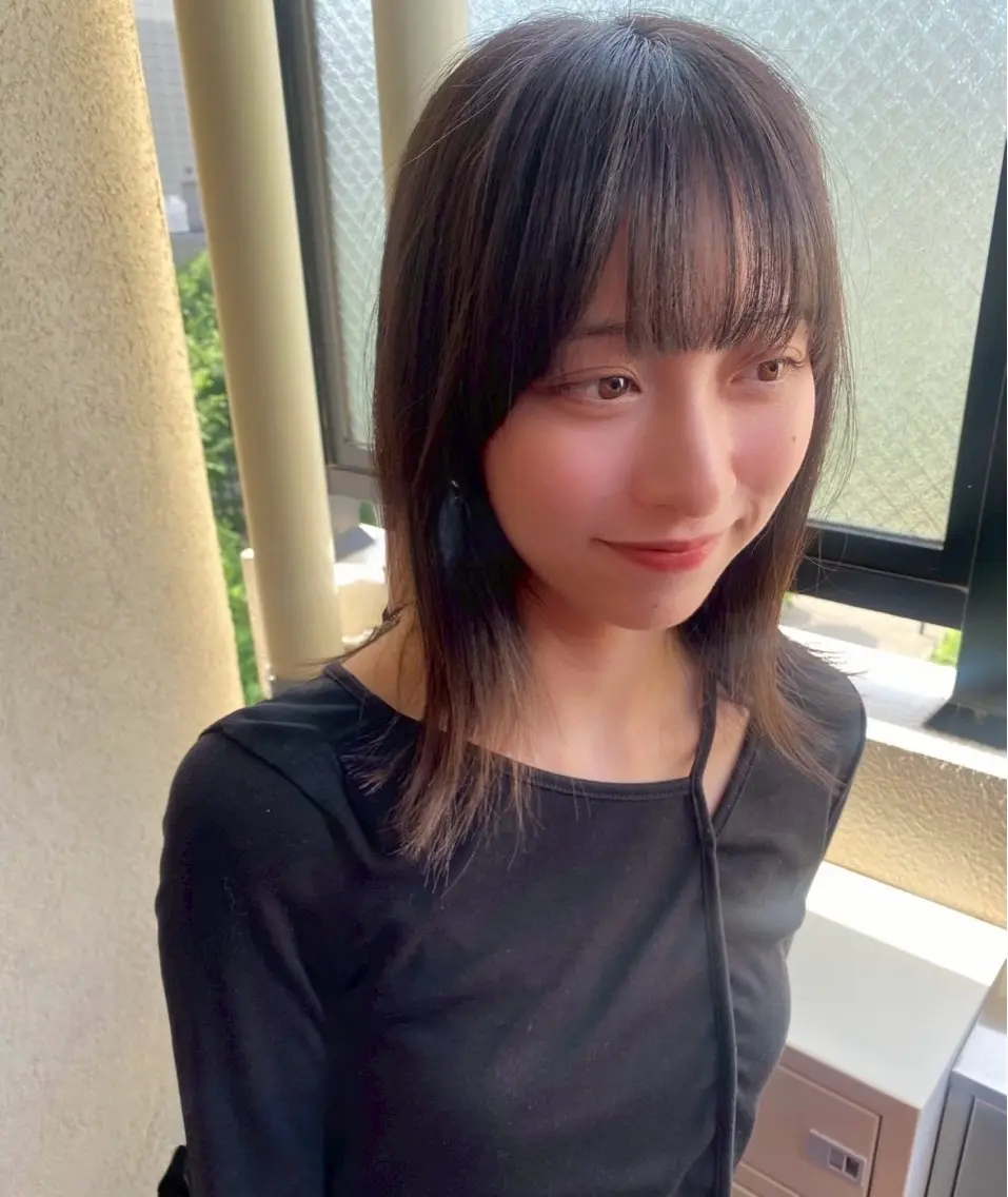 セミロング 顔周りカット レイヤーカット 朴 鈴香のヘアスタイル