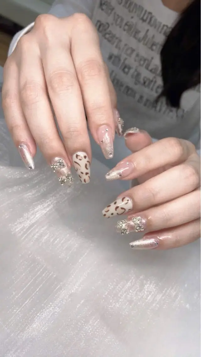 ネイル フレンチネイル グラデーション キラキラネイル 韓国ネイル マグネットネイル ハンドネイル ハンドケア Hara Nail 【持ち込みOK】のネイルデザイン