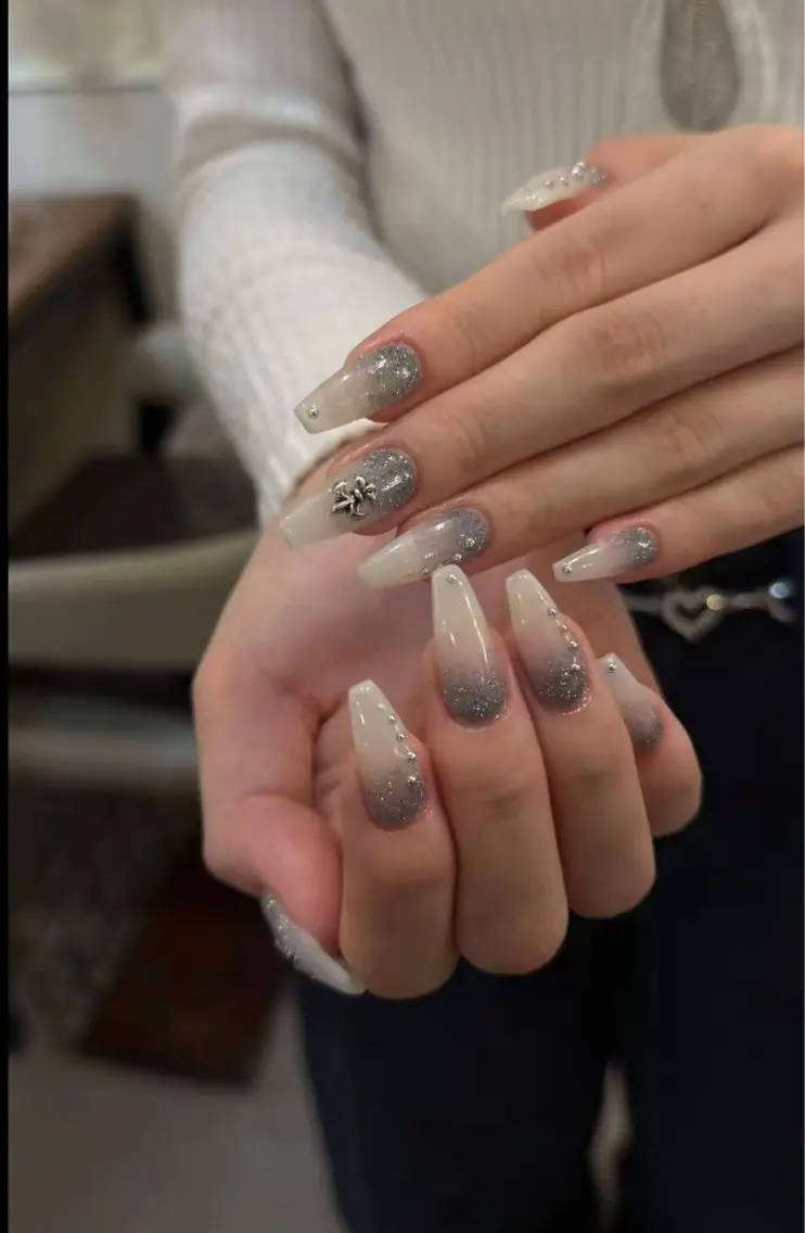 ネイル フレンチネイル ジェルネイル マグネットネイル 持ち込み ニュアンスネイル NiJi Nailsのネイルデザイン