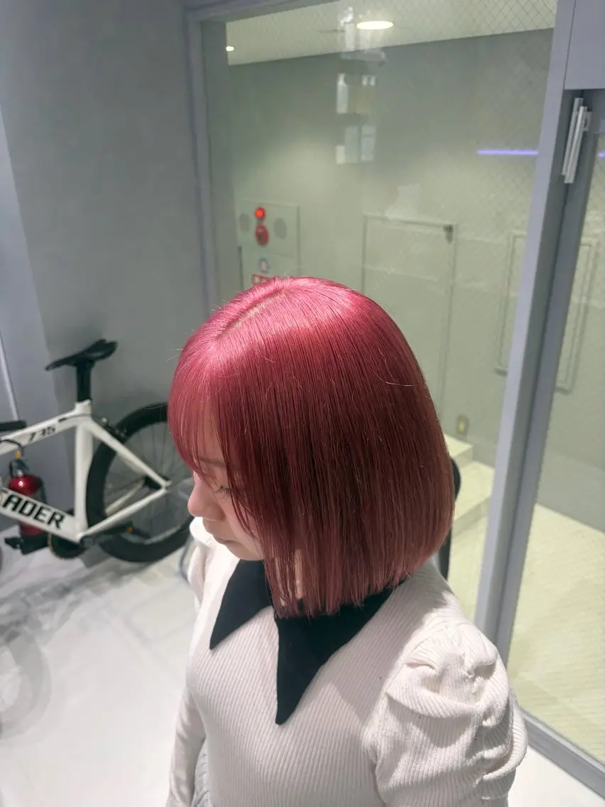 ミディアム ヘアカラー ハイトーン✖️ 縮毛矯正シュンペイのヘアスタイル